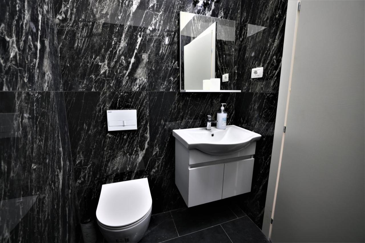 Stylish 1-Bedroom In Tirana #2 Exterior photo